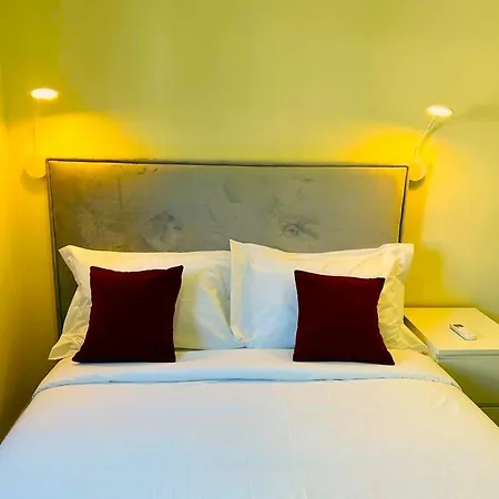 우니베르수 호만티쿠 3*