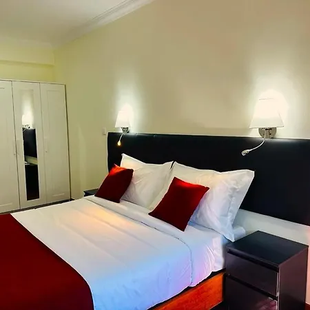 우니베르수 호만티쿠 3*