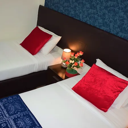 우니베르수 호만티쿠 3*