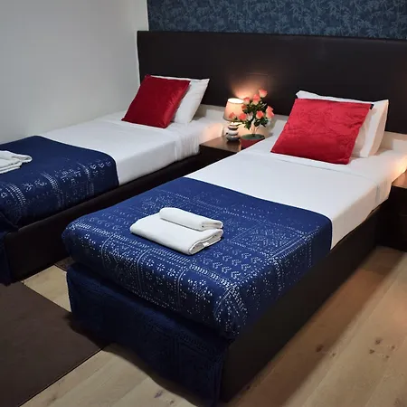 우니베르수 호만티쿠 3*