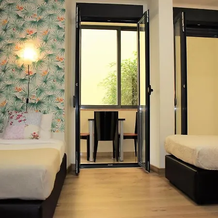 우니베르수 호만티쿠 3*