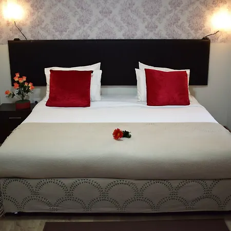 Universo Romantico Konukevi Lisboa