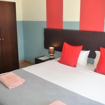 Universo Romantico Konukevi Lisboa