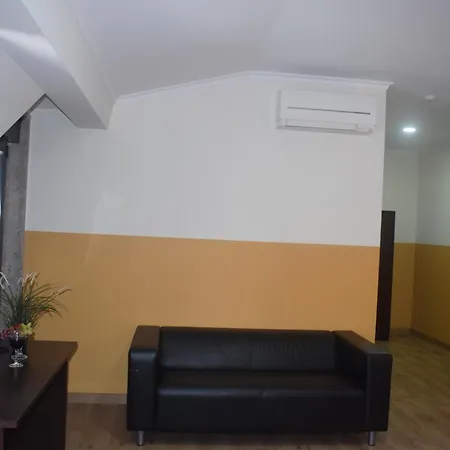 ضيافة يونيفيرسو رومانتيكو