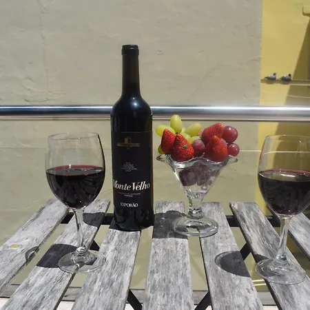 ضيافة يونيفيرسو رومانتيكو