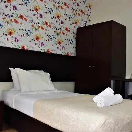尤尼维索罗曼蒂克旅馆 3*